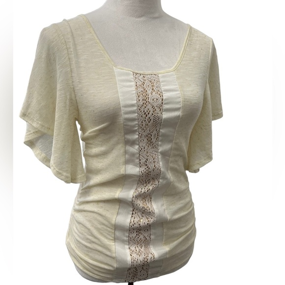 Daytrip Medium womens cream flowy sleeve top - Picture 2 of 8